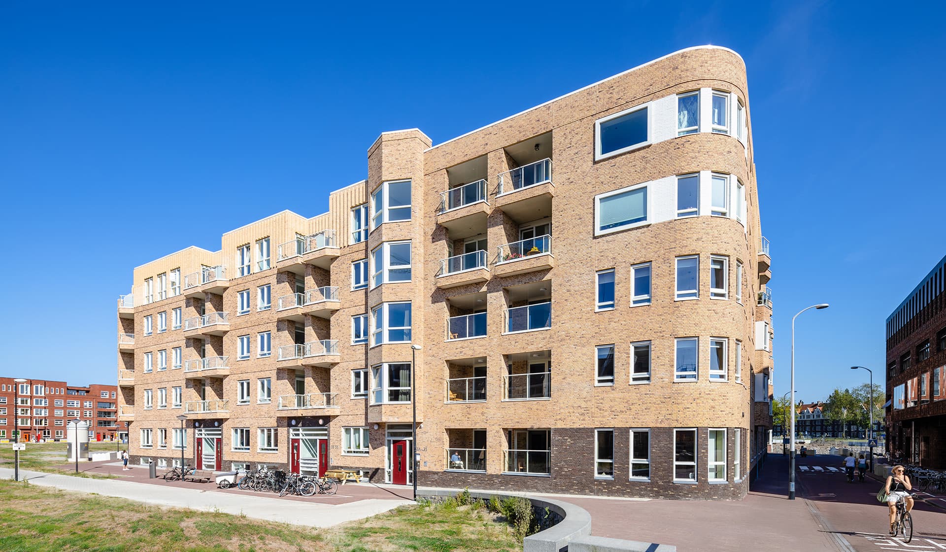 LIFE Amsterdam — image 2